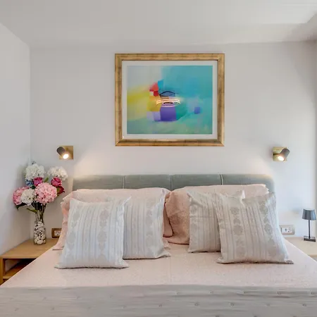 Sunrise Seaview Apartment *